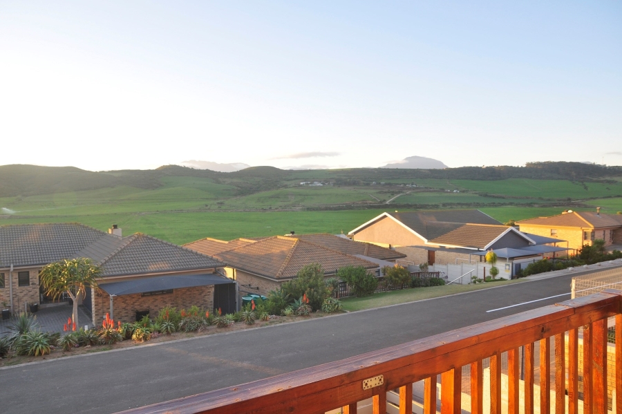 5 Bedroom Property for Sale in Reebok Western Cape
